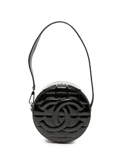 CHANEL Pre-Owned 2003-2004 CC Choco Bar Patent Round shoulder bag Black 7DD1EVYWLHSR2ITL