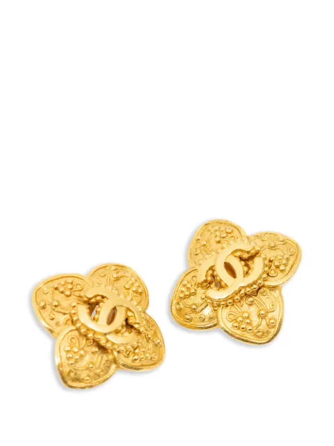 CHANEL Pre-Owned CC floral clip-on earrings Gold 96A