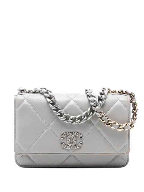 CHANEL Pre-Owned 2021-2025 Quilted Lambskin 19 Wallet on Chain satchel Grey 2TKGGDF08RKZ2D31