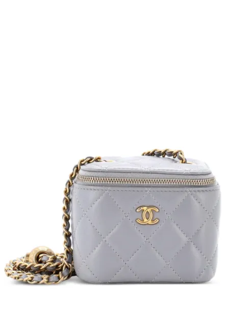 CHANEL Pre-Owned Pearl Crush Vanity Case with Chain Quilted Lambskin Mini clutch bag Grey I3BOXAU6NH7KKF5B