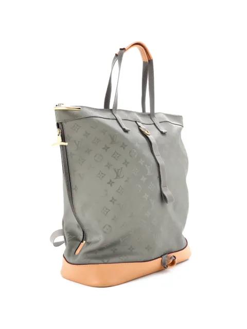 Louis Vuitton Pre-Owned Zipped Tote Limited Edition Titanium Monogram Canvas backpack Grey NUE283D0BK1EYXR1