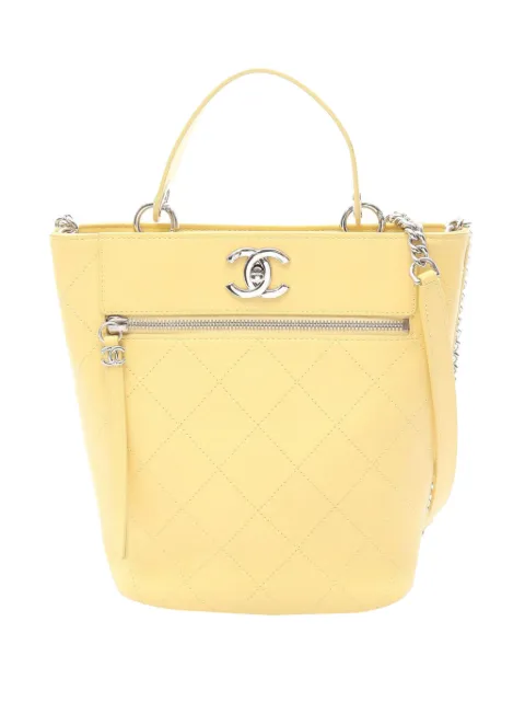 CHANEL Pre-Owned 2019 CC Stitched Calfskin Top Handle bucket bag Yellow CQ412LC83MDUYKD7