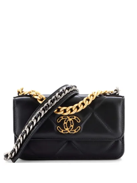 CHANEL Pre-Owned 19 Flap Phone Holder with Chain Quilted Lambskin crossbody bag Black WQG4GS4VN42NWIJN
