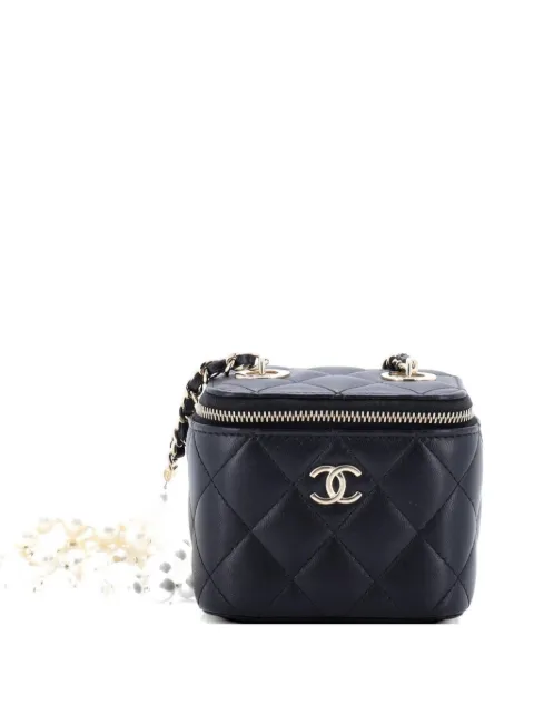 CHANEL Pre-Owned Vanity Case with Pearl Chain Quilted Lambskin Mini clutch bag Black K9UZM5QSPPAS8U7O