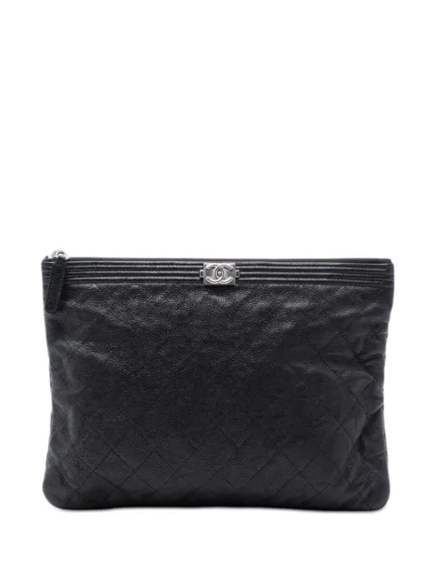 CHANEL Pre-Owned 2018 Medium Quilted Caviar Boy O Case clutch bag Black YCEAZNE5E7VBXZWP