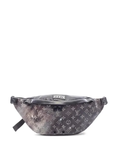 Louis Vuitton Pre-Owned 2018 Discovery Bumbag Monogram belt bag Black 1054919MI4198