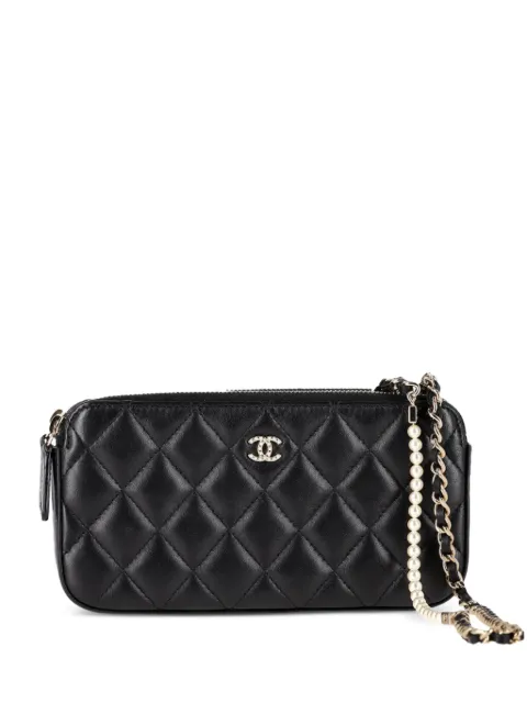 CHANEL Pre-Owned quilted chain crossbody bag Black NAPPUGBBA504142W