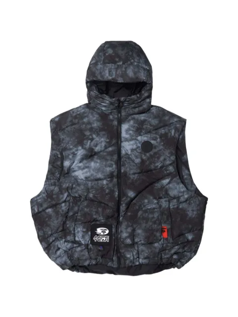 AAPE BY *A BATHING APE® Moonface-patch tie-dye padded gilet Black AAPDNM7604XXL