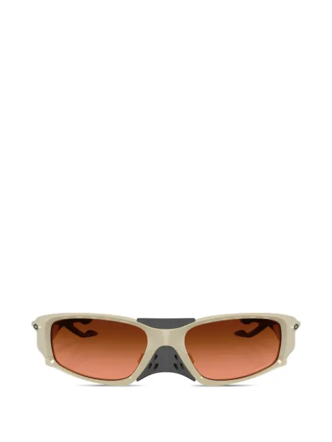 Oakley Plantaris SQ logo-detail sunglasses Neutrals OO9529