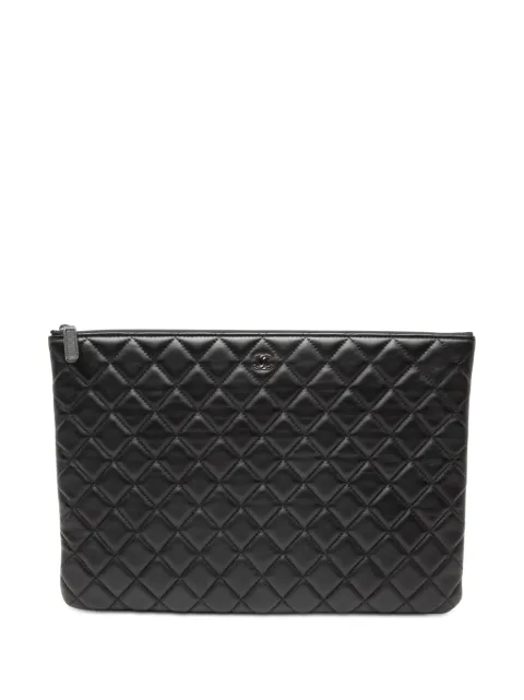 CHANEL Pre-Owned 2016-2017 Large Quilted Lambskin Double Stitch O Case clutch bag Black H6LZRTI7573WBHRS