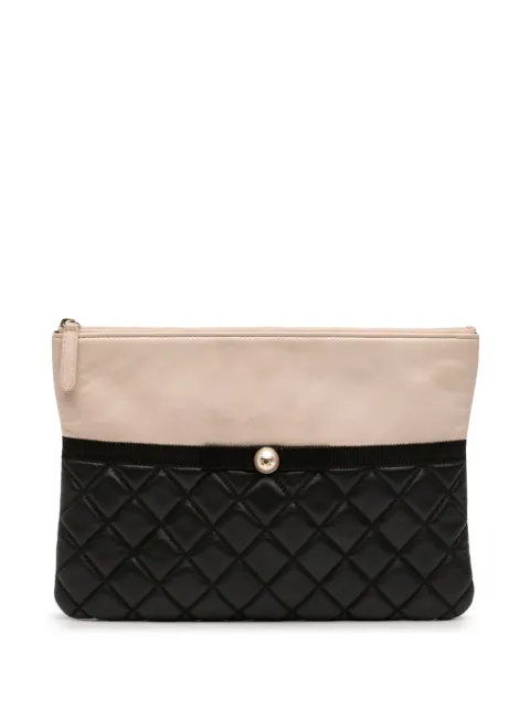 CHANEL Pre-Owned 2016-2017 Medium Quilted Lambskin and Calfskin Pearl O Case clutch bag Brown 77SD4J4FE52ZNPF2