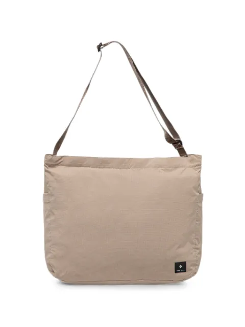 SAMSOE SAMSOE logo-patch shoulder bag Neutrals M25100043