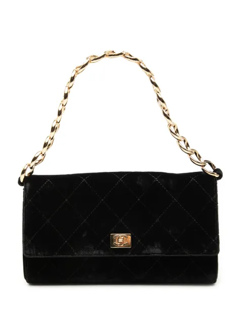 CHANEL Pre-Owned 2002-2003 CC Quilted Velvet Chain shoulder bag Black FNSR6XLM6XPPRAUD