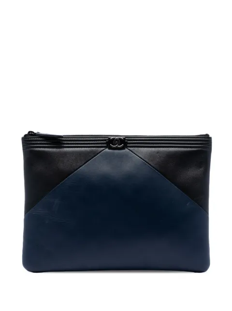 CHANEL Pre-Owned 2017-2018 Medium Bicolor Lambskin Boy O Case clutch bag Blue 97Q42T2HPZRKZSLA