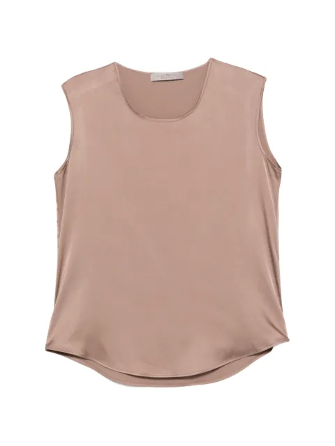 D.Exterior round-neck sleeveless top Neutrals 62644