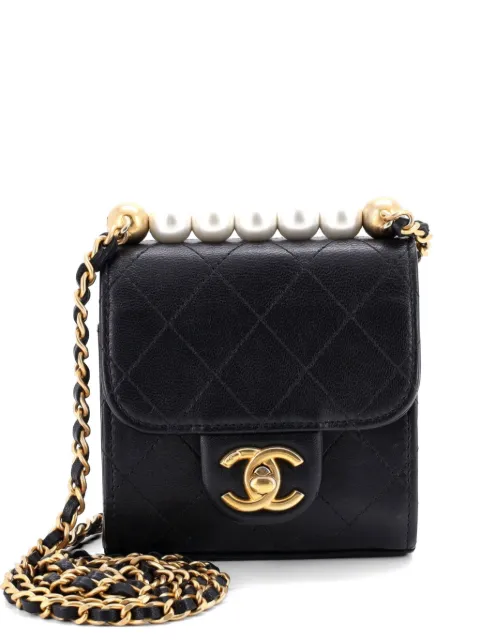 CHANEL Pre-Owned Chic Pearls Flap Clutch with Chain Quilted Goatskin Mini crossbody bag Black 7ULXZ2YUJWLQKBBV