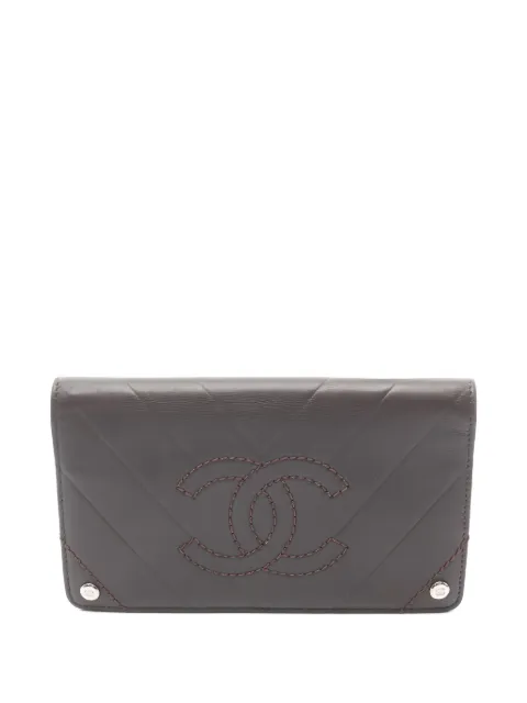 CHANEL Pre-Owned 2005-2006 V-Stitch wallet Brown 104848510979643