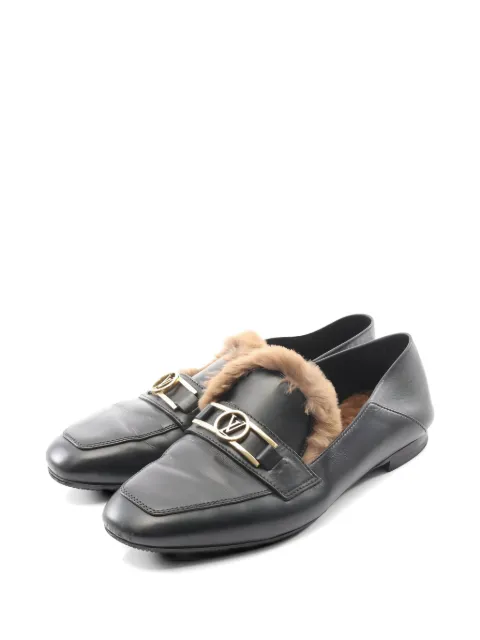 Louis Vuitton Pre-Owned 2020 logo-plaque loafers Black 1041353SC0250