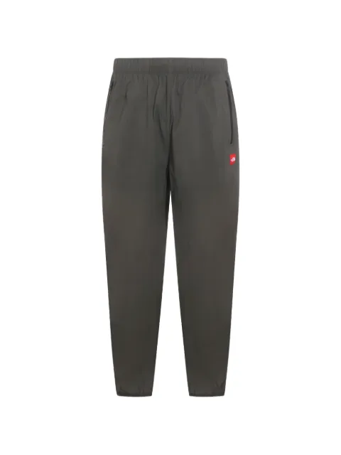 The North Face zip logo-patch trousers Green NF0A8EFV