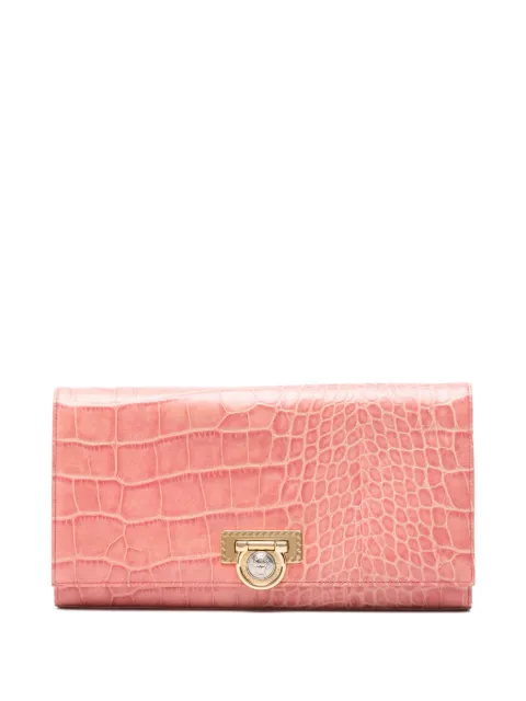 Versace Pre-Owned 1990s croc-embossed clutch bag Pink VE680AIV