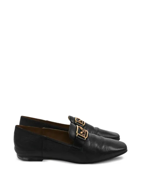 Hermès Pre-Owned plaque-embellished flat shoes Black TONPUHKSH646907W