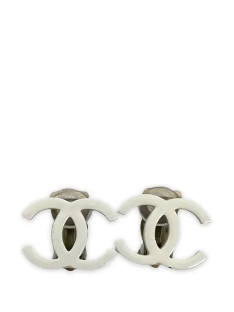 CHANEL Pre-Owned 2004 CC Silver Plated Lacquered Clip On Earrings costume earrings White ZWD3MXYWZ4HCW92W