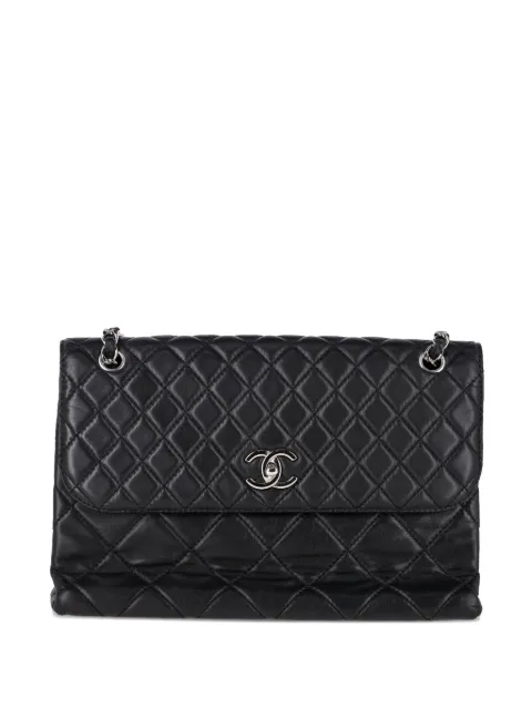 CHANEL Pre-Owned maxi quilted leather shoulder bag Black NAPPUGBBA444198W