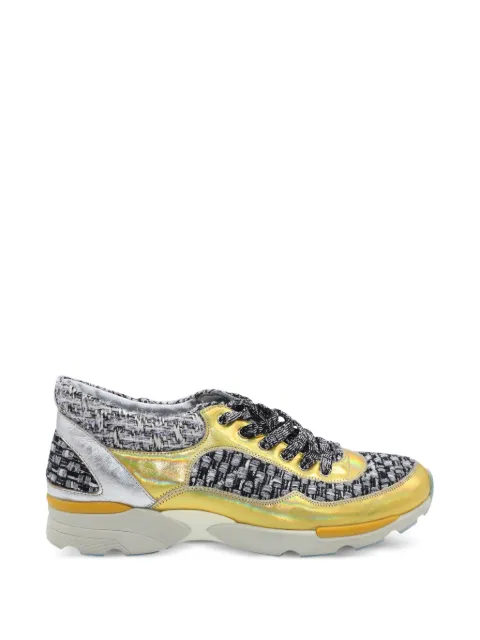 CHANEL Pre-Owned lace-up sneakers Yellow NAPPUGBSH094358W