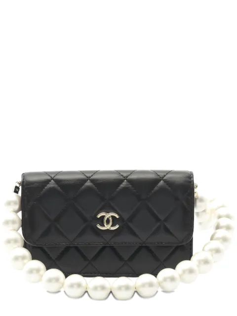 CHANEL Pre-Owned 2021-2022 matelassé pearl chain wallet Black 104034031679175