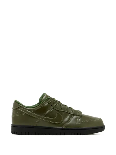 Nike Dunk Low logo-detail trainers Green IQ3342