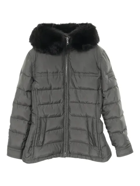 Prada Pre-Owned 2010s hooded logo-plate down jacket Grey 1028112