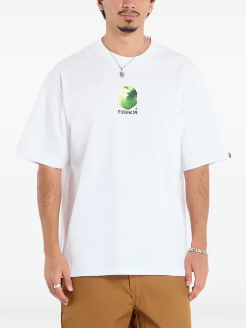 A BATHING APE® apple-graphic T-shirt White 001TEL801308MWHT
