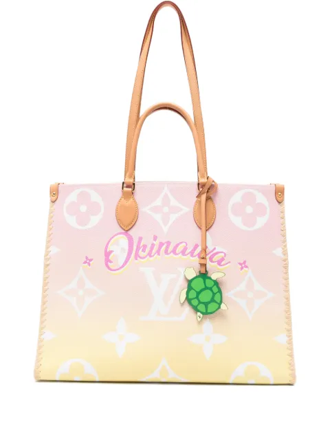Louis Vuitton Pre-Owned OnTheGo GM turtle-charm tote bag Pink LVONTHEGOSUNRISE