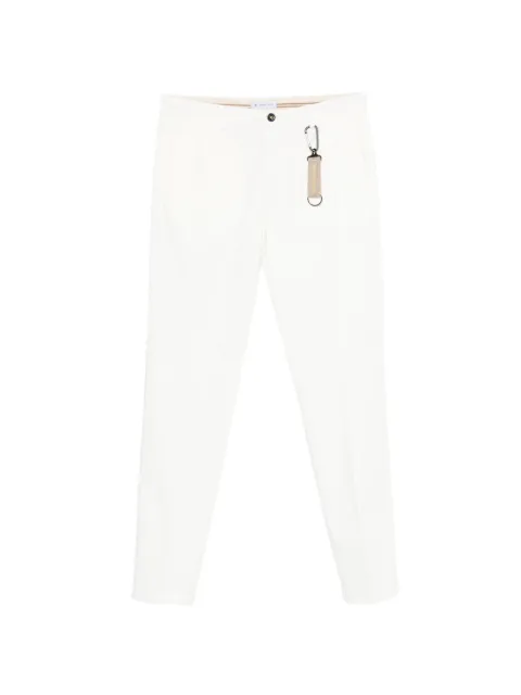 Manuel Ritz belt-loop logo-patch trousers White 4032P1408TC263291