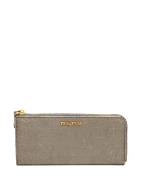 Miu Miu Pre-Owned embossed zip-fastening wallet Grey 1069420