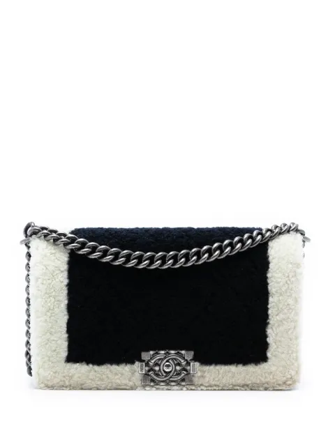 CHANEL Pre-Owned 2015-2016 Old Medium Bicolor Shearling Boy Flap crossbody bag Black CQQGGNDBI0PA9BX7