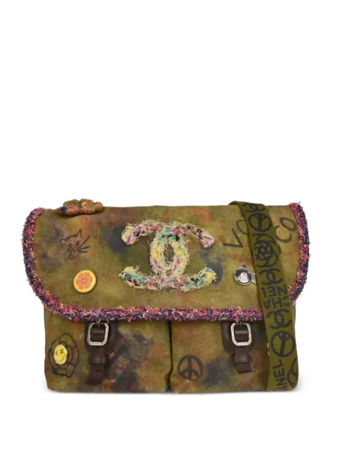 CHANEL Pre-Owned 2015 Graffiti On The Pavement cross body bag Green 144891
