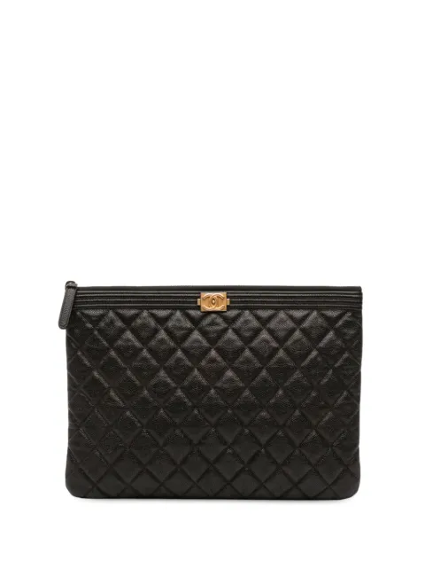 CHANEL Pre-Owned 2018 Medium Quilted Caviar Boy O Case clutch bag Black PCO0RJVQ7511U2TS