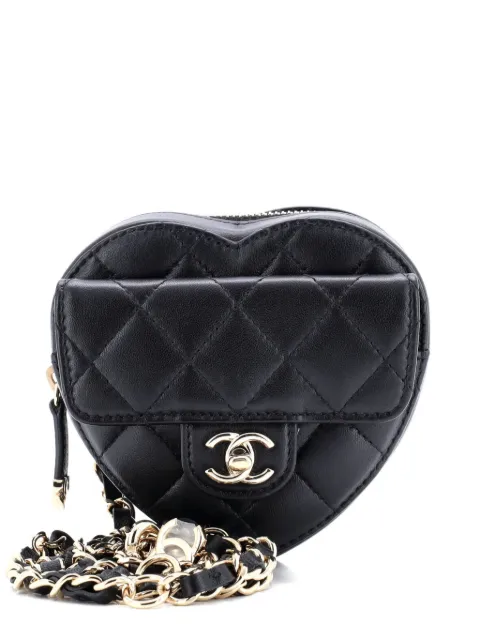CHANEL Pre-Owned CC in Love Heart Quilted Lambskin belt bag Black 2DR5033YHOHBJ4SH