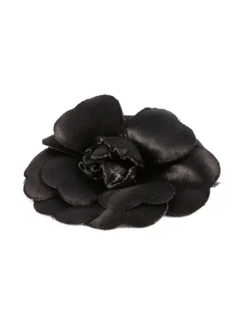 CHANEL Pre-Owned 2000s camelia brooch Black 15016219
