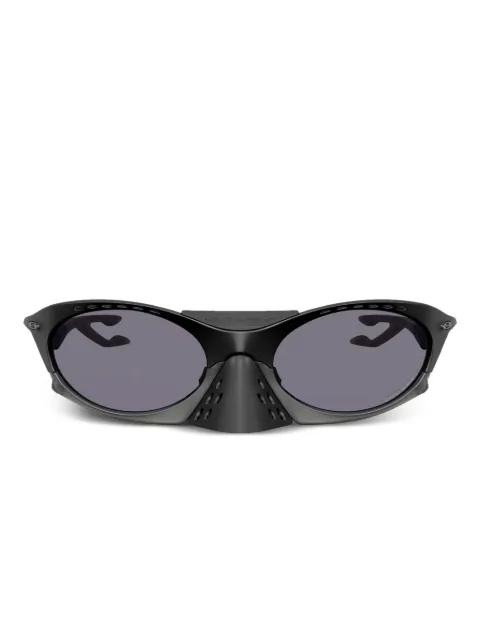 Oakley plantaris tinted-lenses sunglasses Black 0OO9437