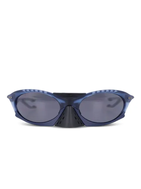 Oakley Plantaris geometric sunglasses Blue 0OO9437