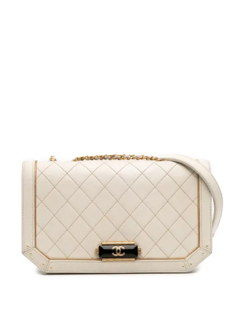 CHANEL Pre-Owned 2017-2018 Medium Quilted Calfskin Octagon CC Clasp Flap crossbody bag White WZNRQVQXR8OMZNZL