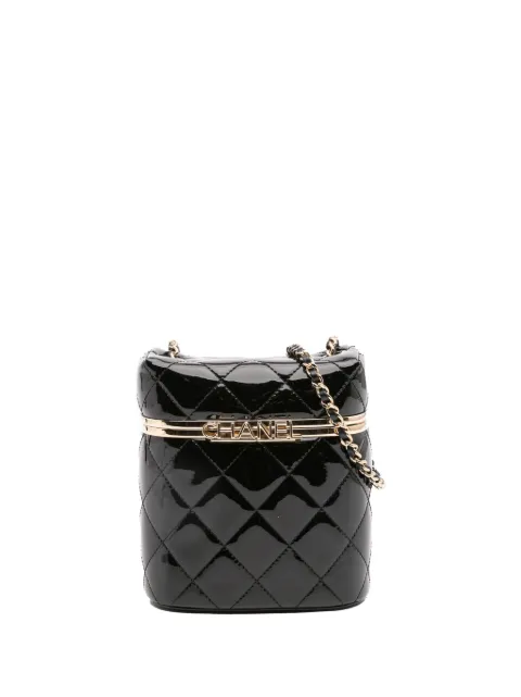 CHANEL Pre-Owned 2021-2025 Quilted Patent Logo Chain Case vanity bag Black VQKZQZ175ZEOPK7S