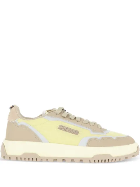 Autry low wildpace pumps Yellow LDLWRU04