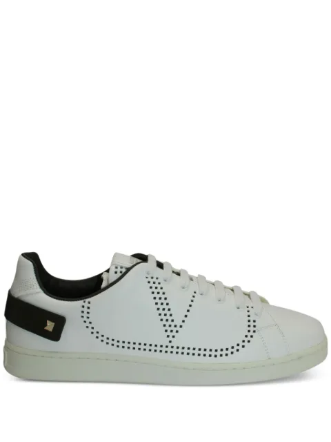 Valentino Garavani Pre-Owned Backnet Rockstud-detail sneakers White MRPBKGBSH268293M