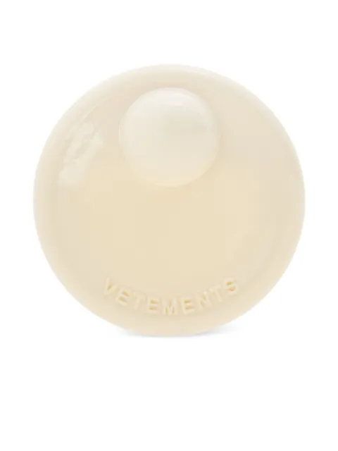 VETEMENTS embossed-logo brooch Neutrals UH76ST300W