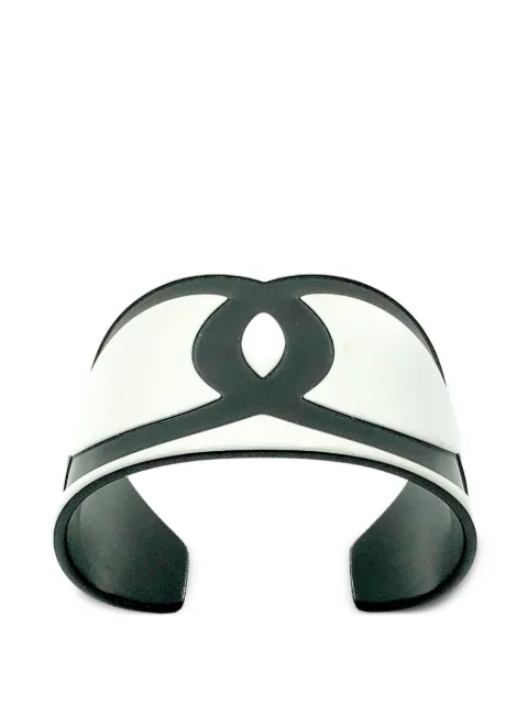 CHANEL Pre-Owned 2006 gigantic-logo cuff White CHAJUMBOCUFF