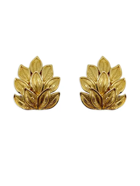 Jennifer Gibson Jewellery 1960s Trifari leaf-motif earrings Gold JGJTRIFLEAFERG