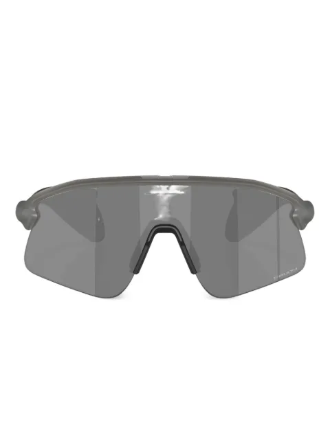 Oakley polished geometric sunglasses Grey OO9517951701